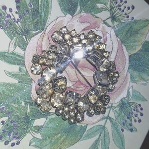Anrique Elegant Silver Crystal Brooch STUNNING
